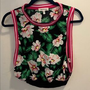 Monteau floral workout tank fits as a small